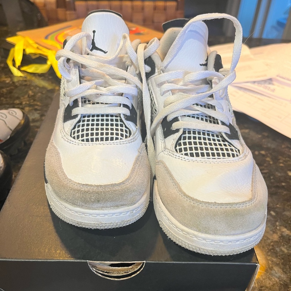 Air Jordan 4 Retro